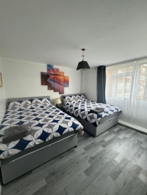 Four Bedroom House Near Tottenham Spurs Stadium